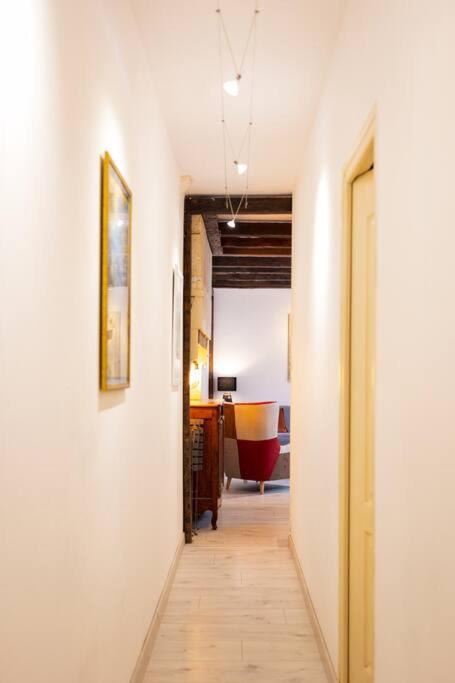 Le "Pied A Terre" - Appartement Plein Centre Avec Parking Prive Бурж Экстерьер фото