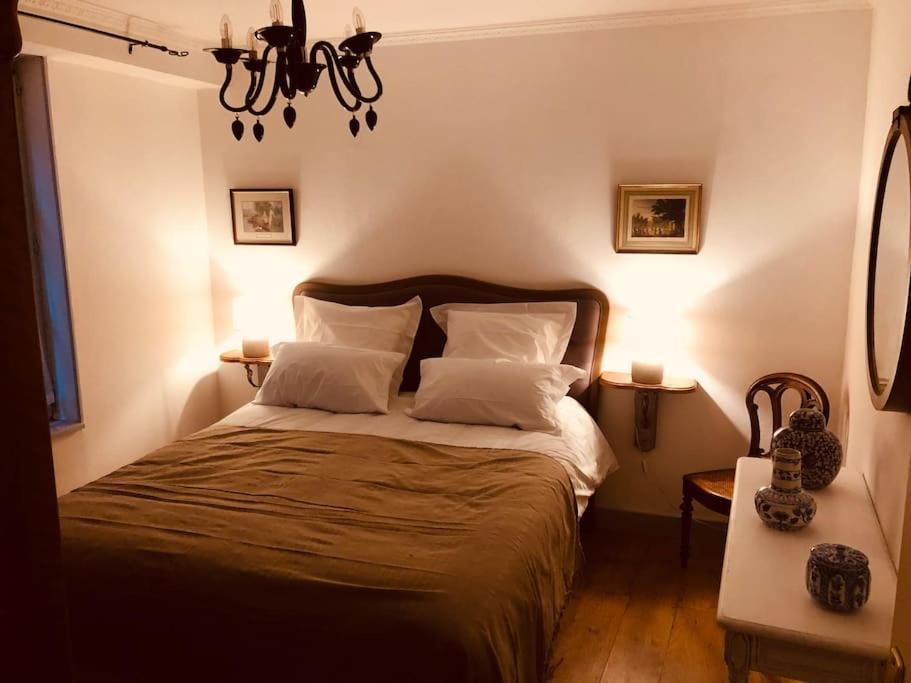 Le "Pied A Terre" - Appartement Plein Centre Avec Parking Prive Бурж Экстерьер фото